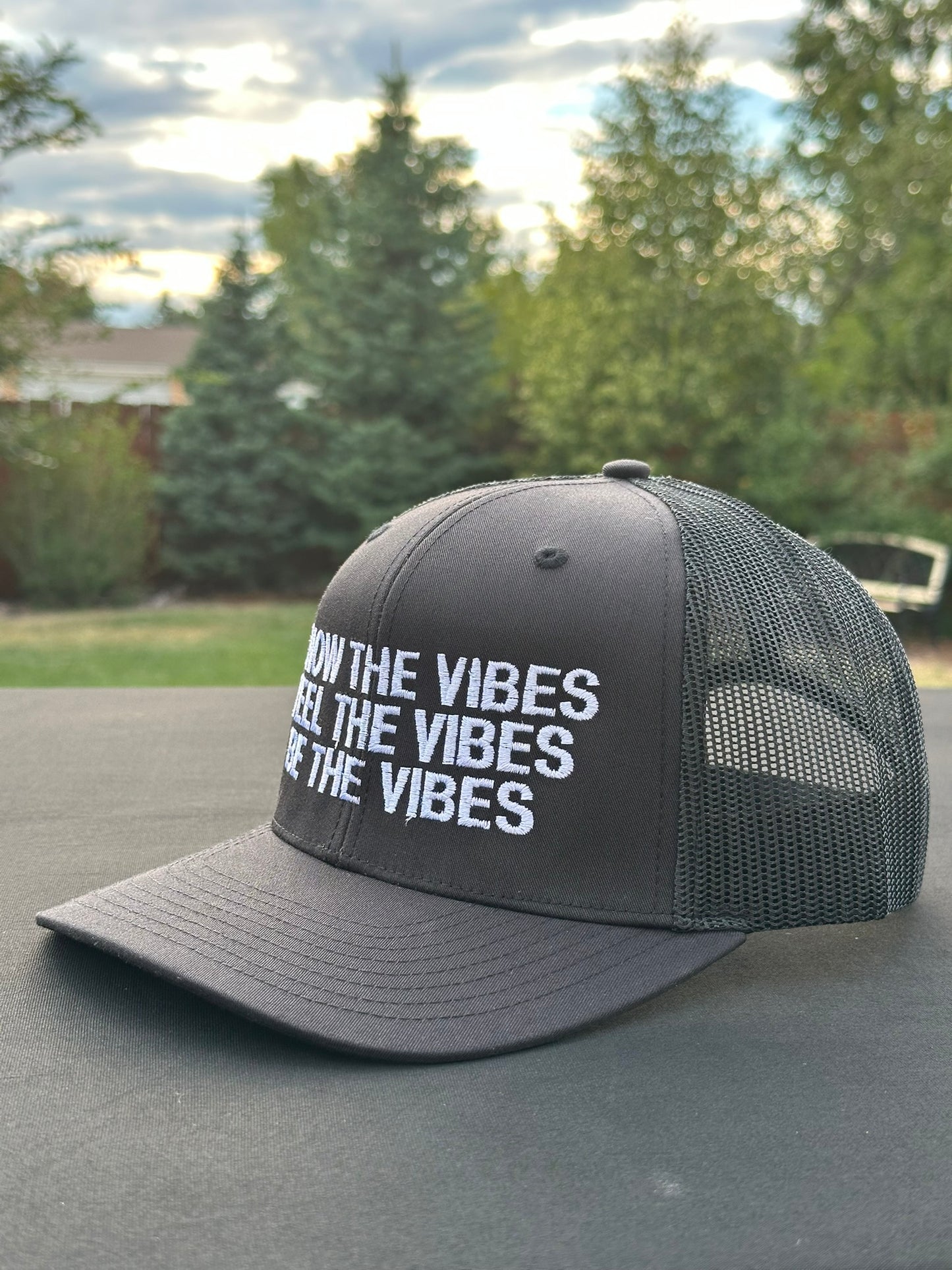 KNOW THE VIBES FEEL THE VIBES BE THE VIBES - Black Trucker Hat
