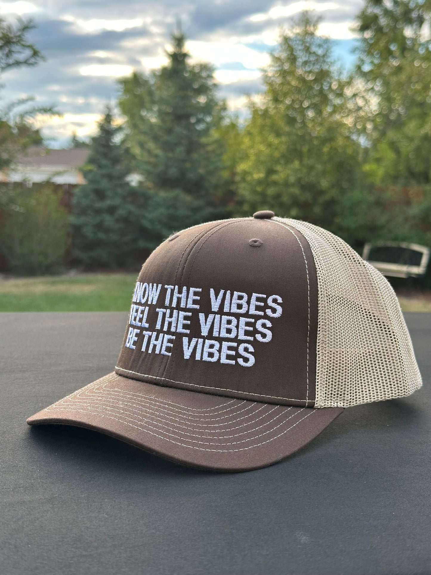 KNOW THE VIBES FEEL THE VIBES BE THE VIBES - Black Trucker Hat