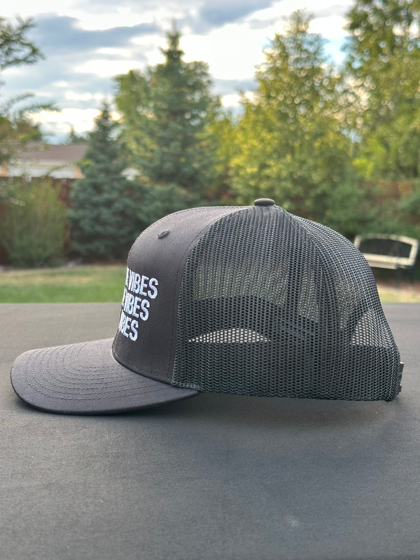KNOW THE VIBES FEEL THE VIBES BE THE VIBES - Black Trucker Hat