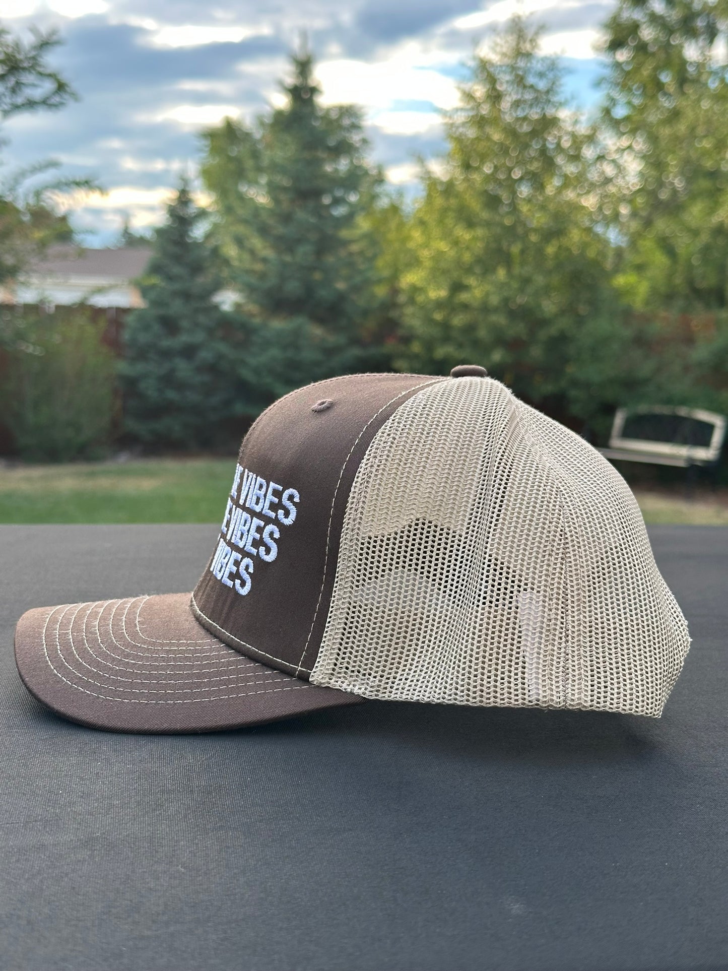 KNOW THE VIBES FEEL THE VIBES BE THE VIBES - Black Trucker Hat